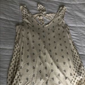 Old Navy tie back sleeveless shirt